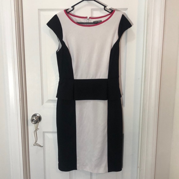 Roz & Ali Dresses & Skirts - Roz & Ali Bodycon dress